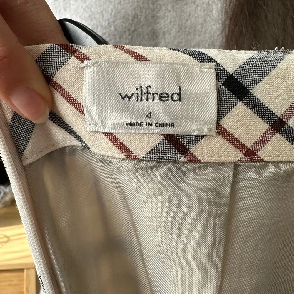 Aritzia Wilfred Cream and brown plaid mini skirt
Size 4 fits tts - Picture 3 of 4